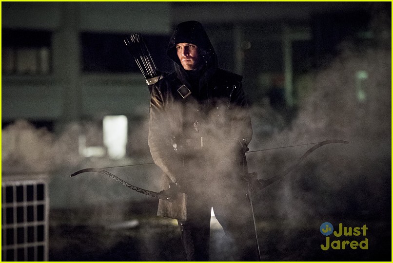 Nyssa Is The League Of Assassins New Target On Tonights Arrow Photo 806624 Photo Gallery 3326