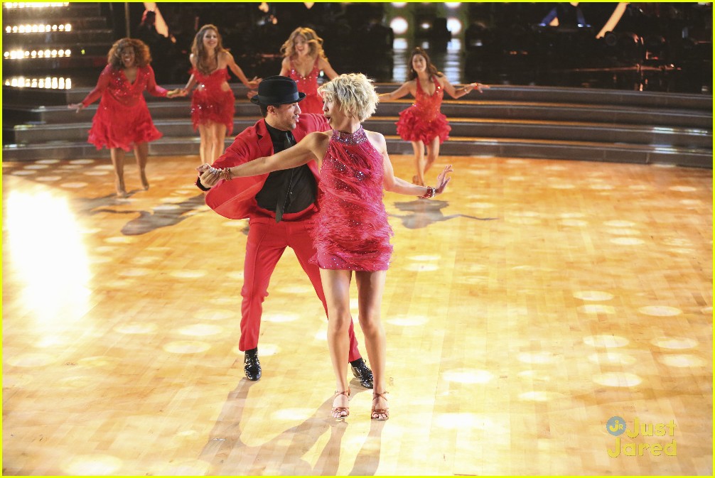 Chelsea Kane, Amy Purdy & Amber Riley Heat Up DWTS' 10th Anniversary(00)