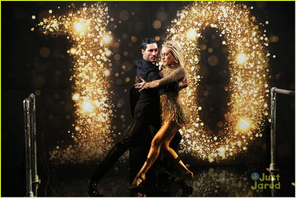 Full Sized Photo of roshon fegan chelsie hightower celebs dwts 10th(00)