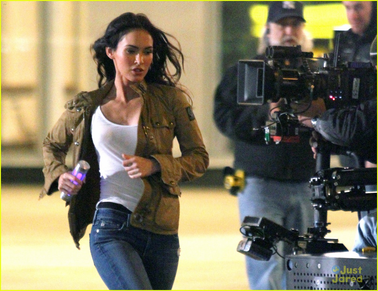 Full Sized Photo Of Megan Fox Stephen Amell Tmnt Night Scenes 21 Stephen Amell Gets To Work On