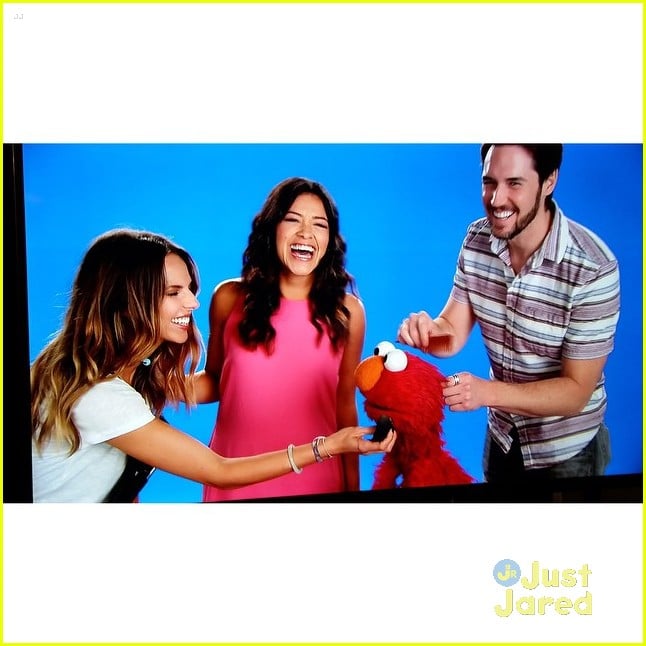 Gina Rodriguez Steals Kisses From Sesame Street's Elmo! Photo 795841