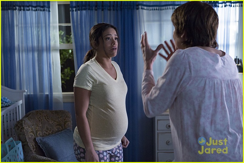 Full Sized Photo of jane virgin chapter twenty stills 05 Jane Gets
