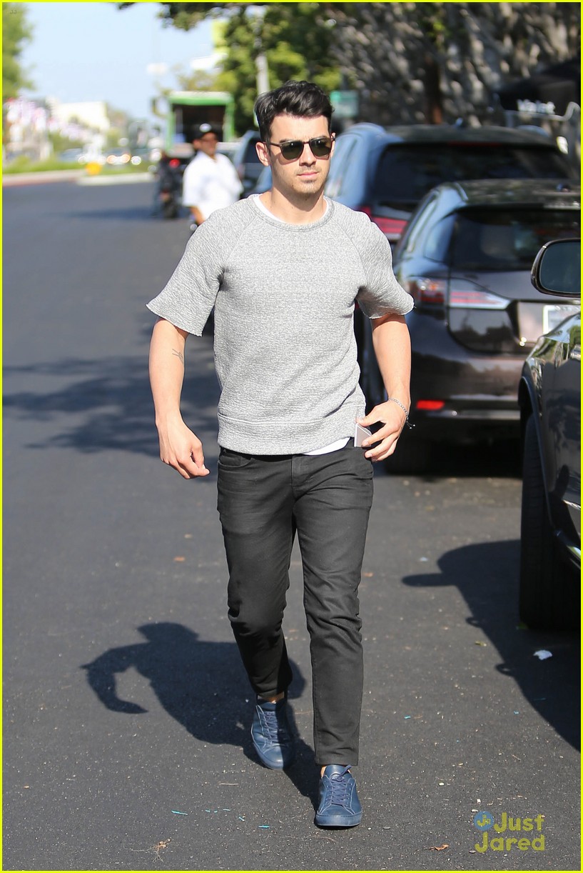 Joe Jonas On One Direction's Band Shake Up 'It's Not Easy' Photo 800095 Photo Gallery