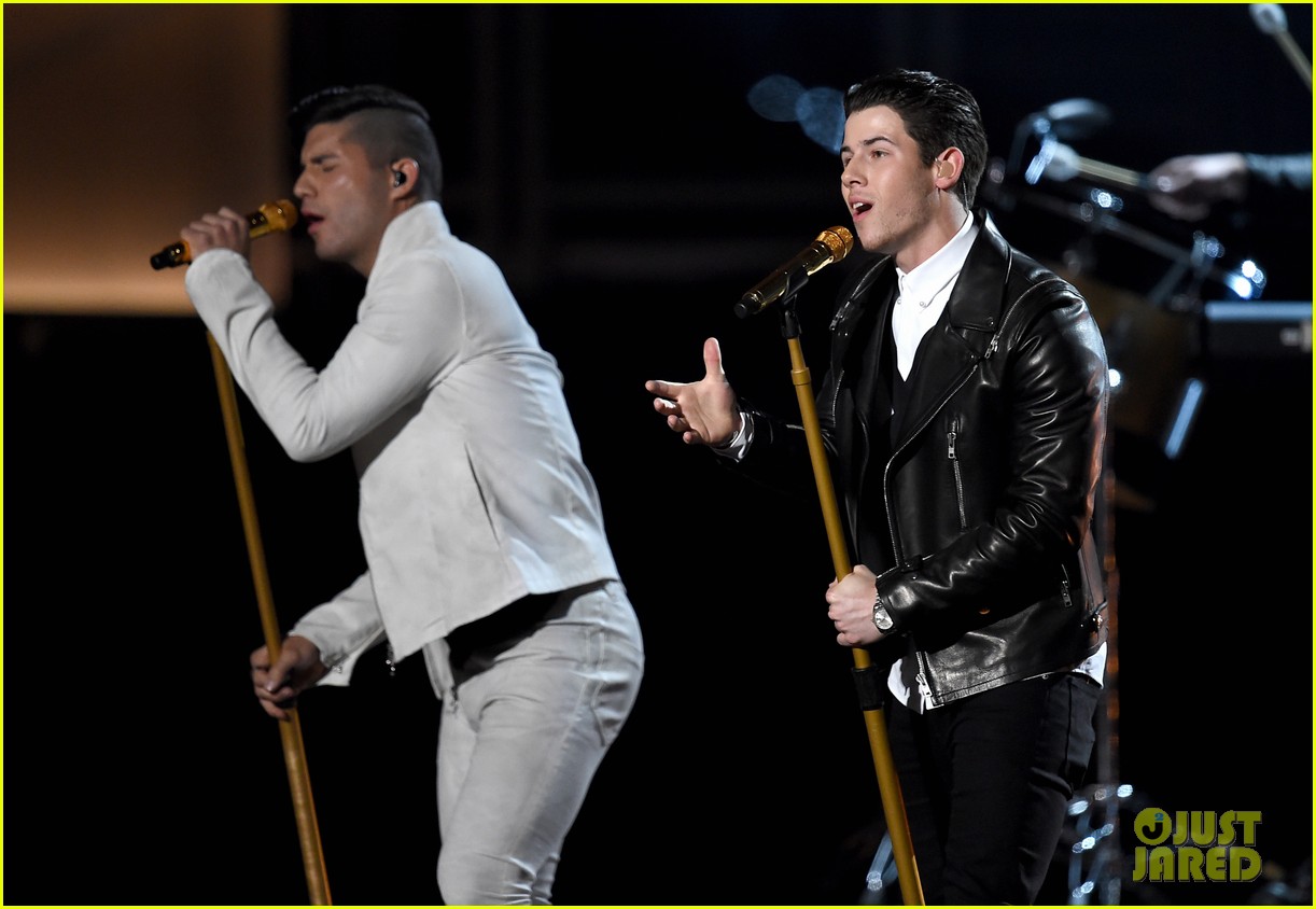 Full Sized Photo of nick jonas acm awards 2015 performance 09 Nick