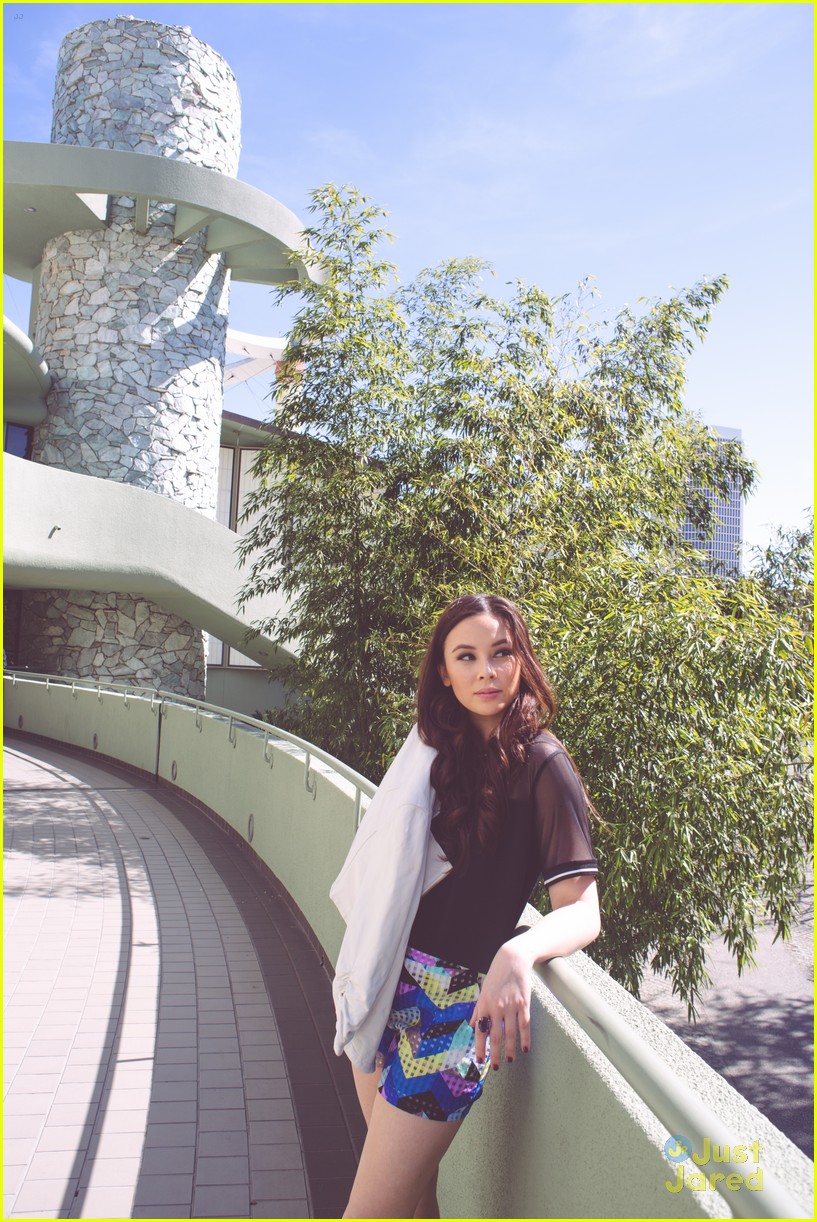 malese jow nkd mag april 02