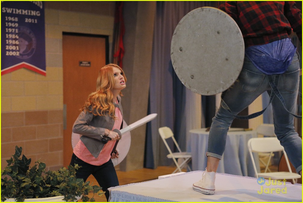 Full Sized Photo of zendaya bella thorne guest star kc undercover