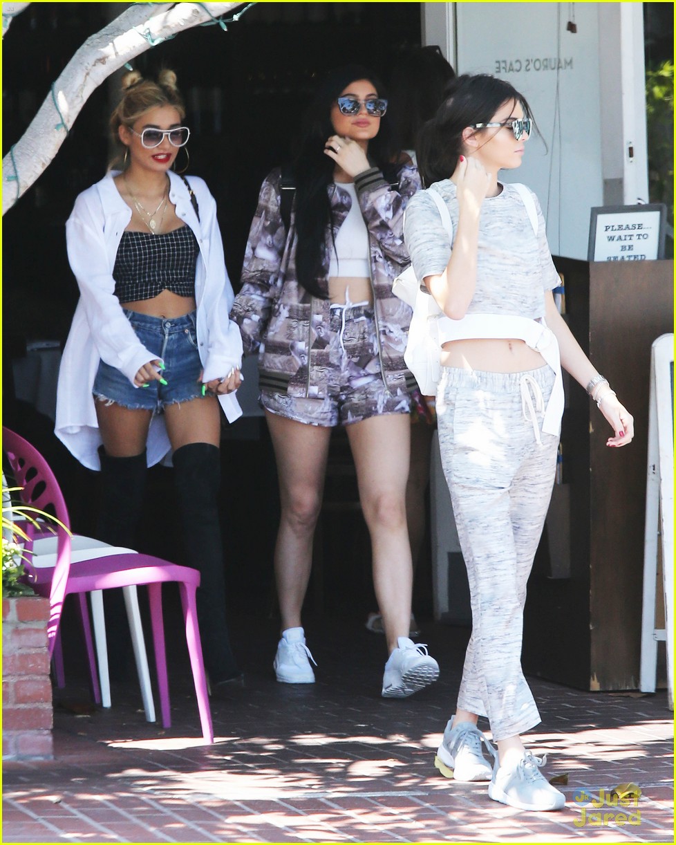Kylie Jenner And Pia Mia Hold Hands While Shopping With Kendall Photo 806489 Photo Gallery 5856