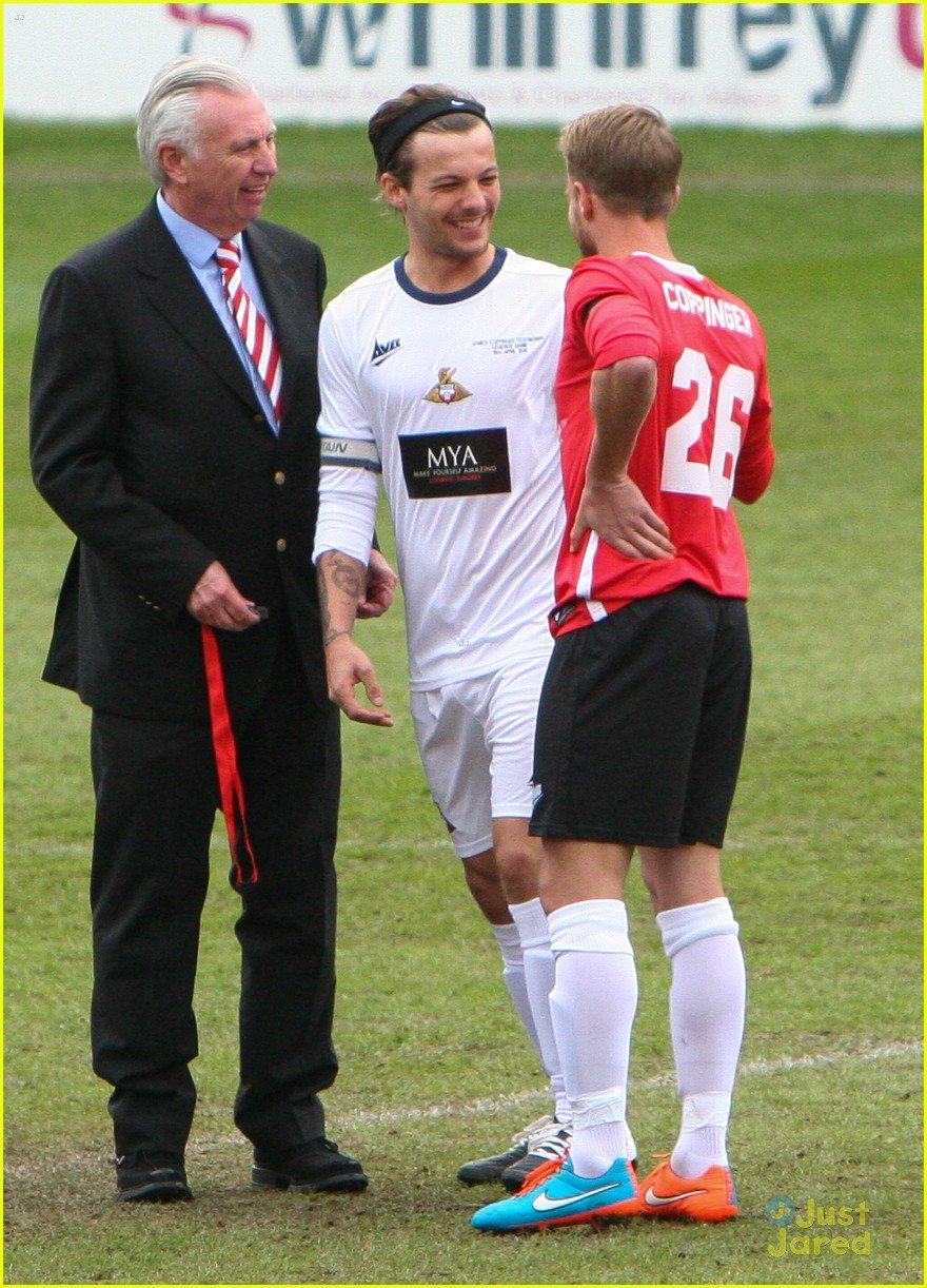 louis tomlinson young soccer