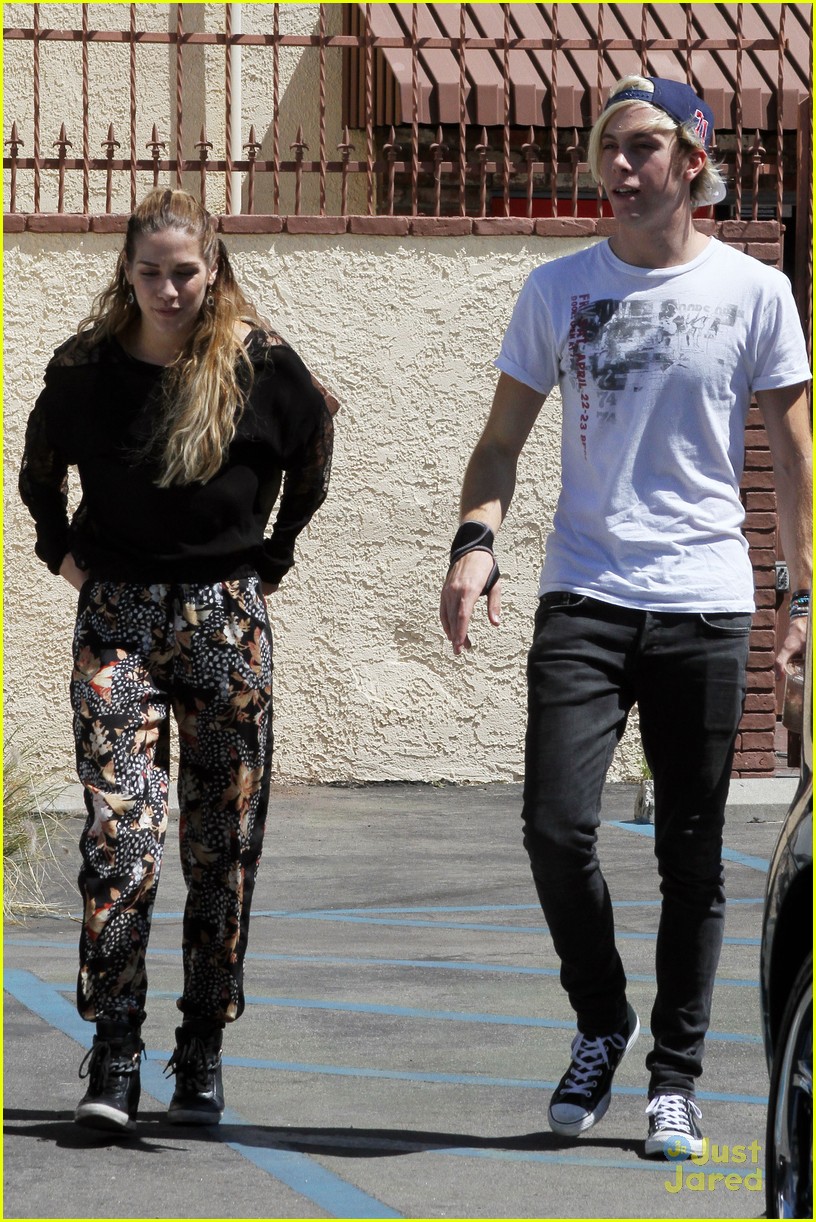 Full Sized Photo of riker lynch dance r5 album tweets 07 Riker Lynch