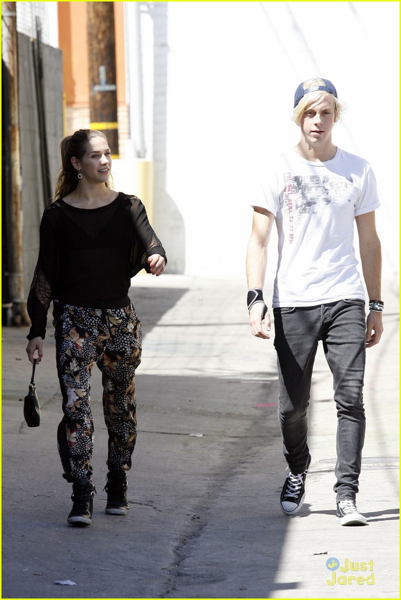 Full Sized Photo of riker lynch dance r5 album tweets 11 Riker Lynch