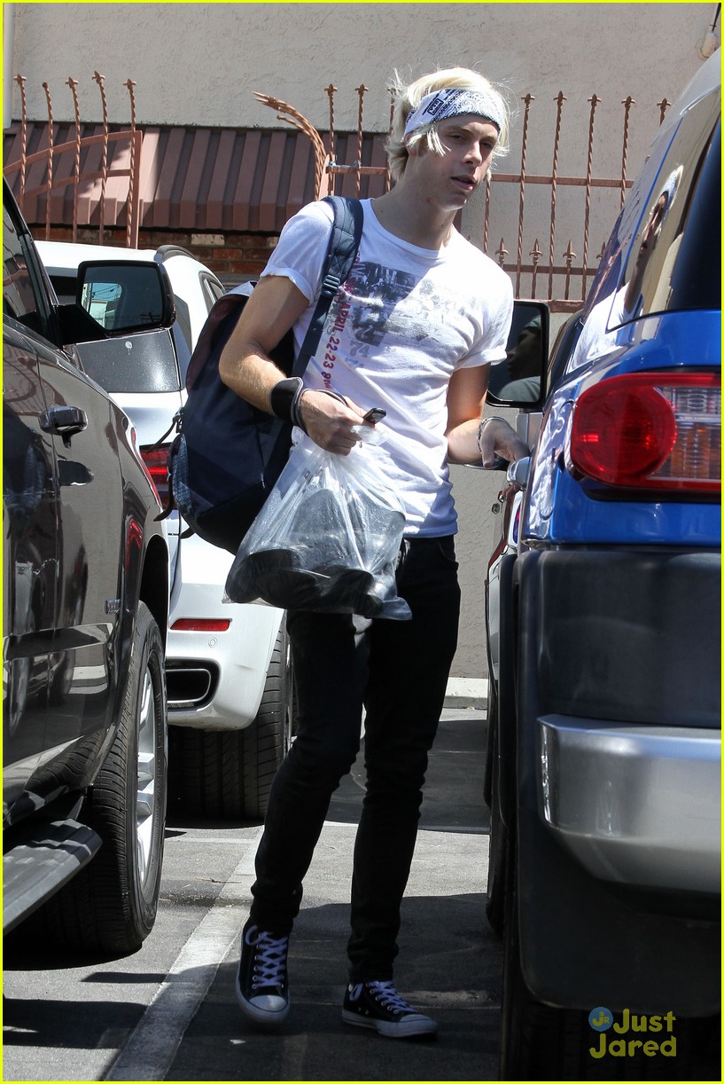 Full Sized Photo of riker lynch dance r5 album tweets 24 Riker Lynch