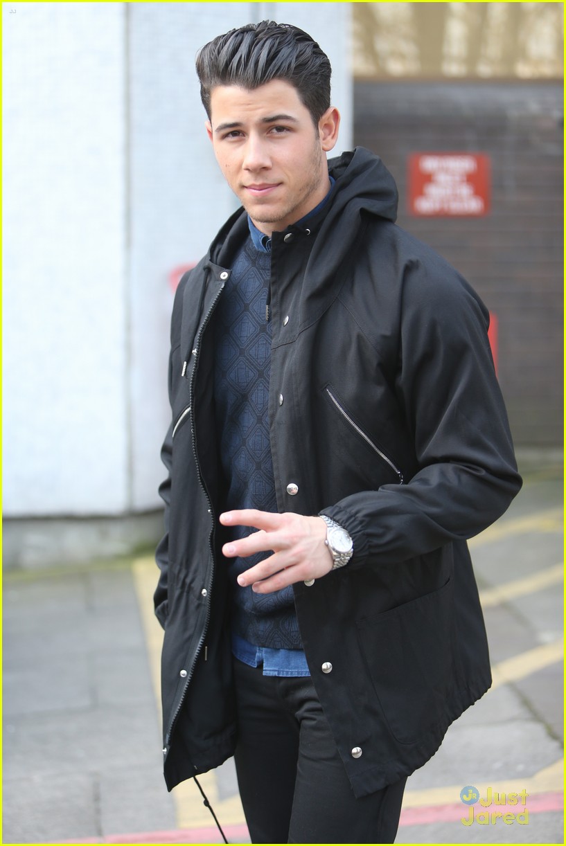 Nick Jonas Shows His Range Of Emotions On Itv S Lorraine Photo 797430 Nick Jonas Pictures Just Jared Jr