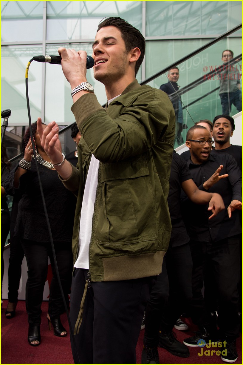 Nick Jonas Had A Massive 'Jealous' SingALong With London Fans & It's
