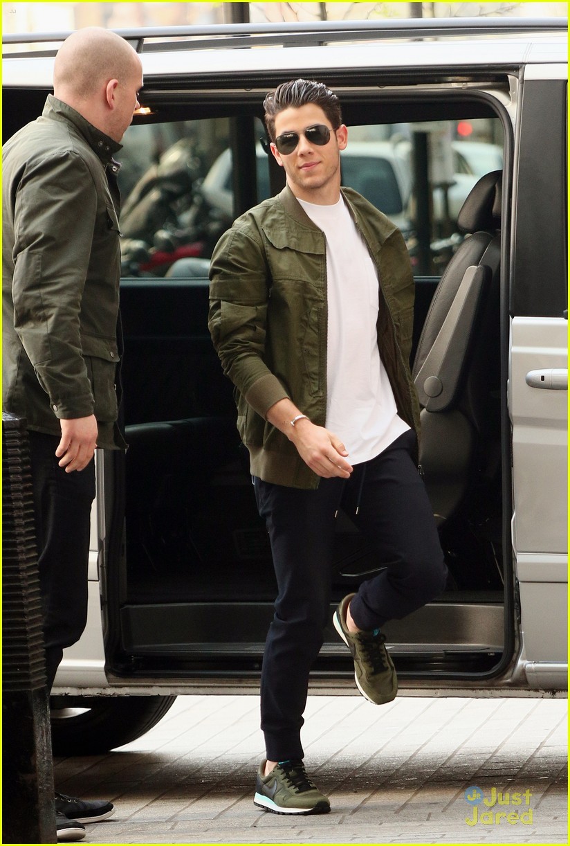 Nick Jonas Had A Massive 'Jealous' SingALong With London Fans & It's