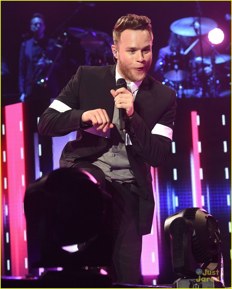 Full Sized Photo of olly murs dublin concert mashup video 04 Olly Murs Mashes Up 'Treasure