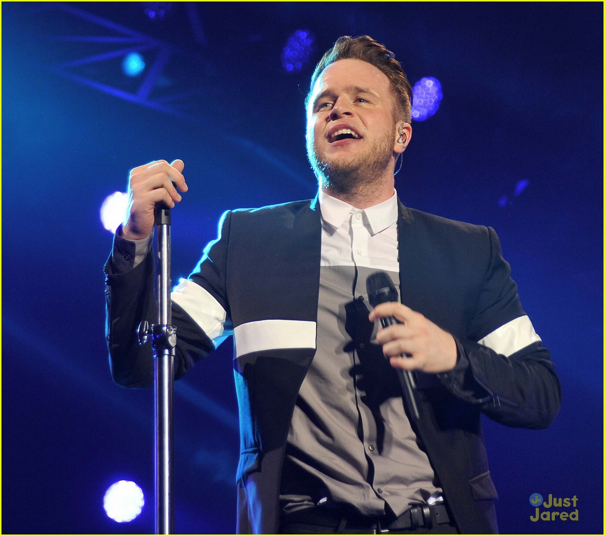 Olly Murs Mashes Up 'Treasure' & 'Wrapped Up' For Awesome Medley - See ...