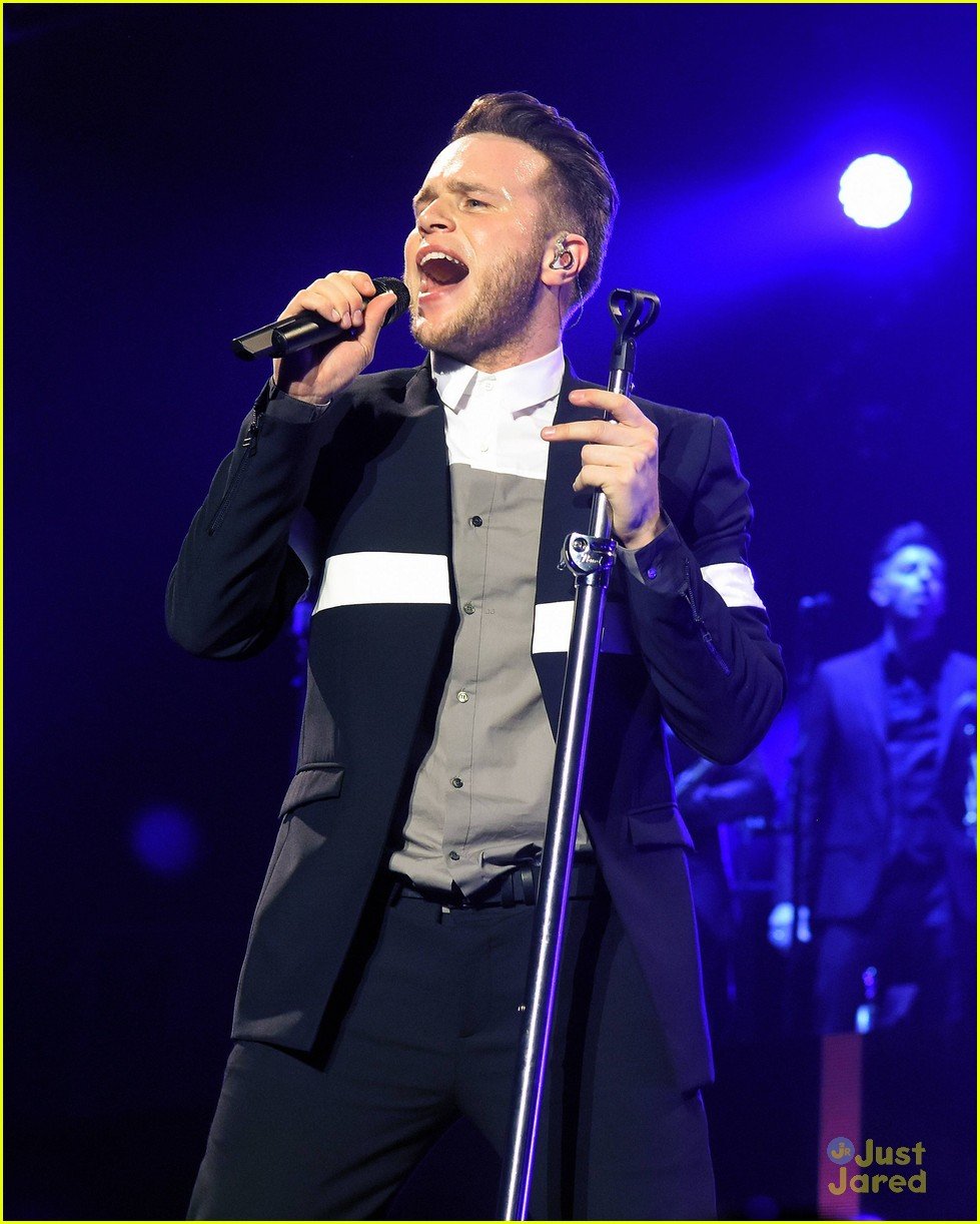 Olly Murs Mashes Up 'Treasure' & 'Wrapped Up' For Awesome Medley - See ...