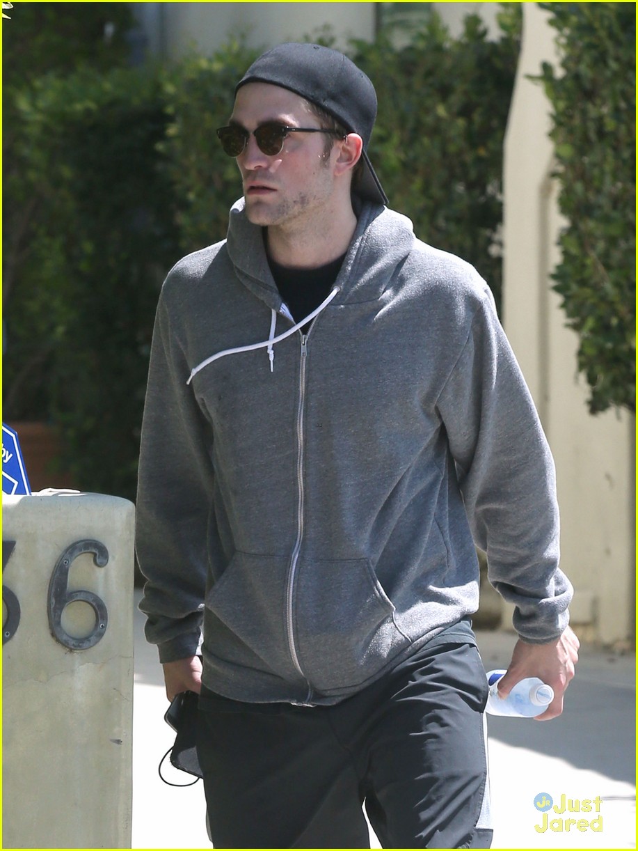 Robert Pattinson Hits Gym Workout After Engagement Rumors Spread ...