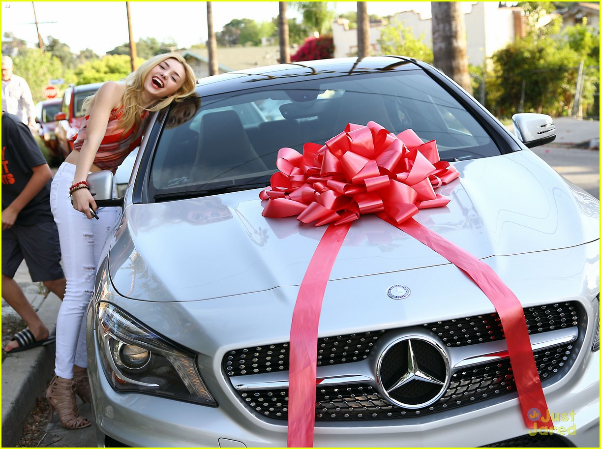 peyton-list-gets-a-brand-new-car-for-her-17th-birthday-photo-796698