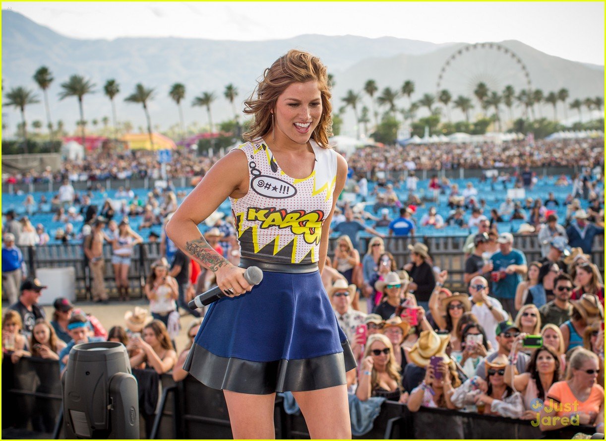 Full Sized Photo Of Cassadee Pope Stagecoach Performance Pics 10 Cassadee Pope Performs At