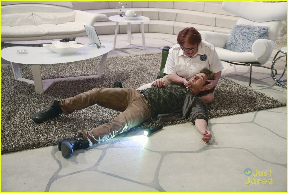 Is The Bionic Island Under Threat on 'Lab Rats'? Photo 794450 Photo
