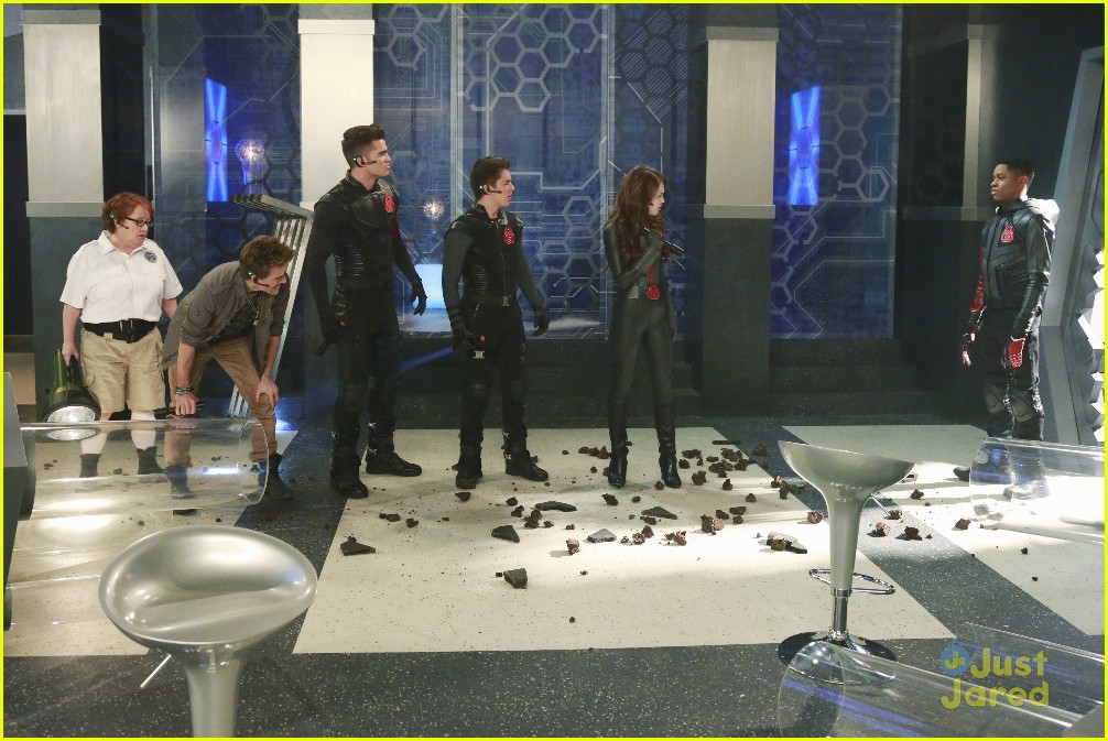 Is The Bionic Island Under Threat on 'Lab Rats'? Photo 794452 Photo