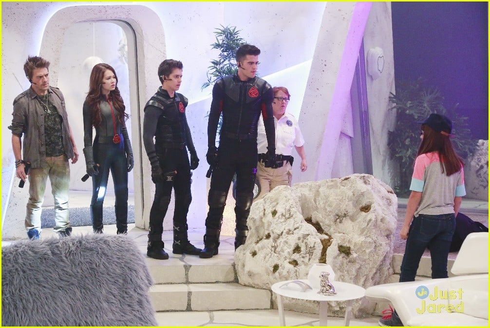 Is The Bionic Island Under Threat on 'Lab Rats'? Photo 794458 Photo