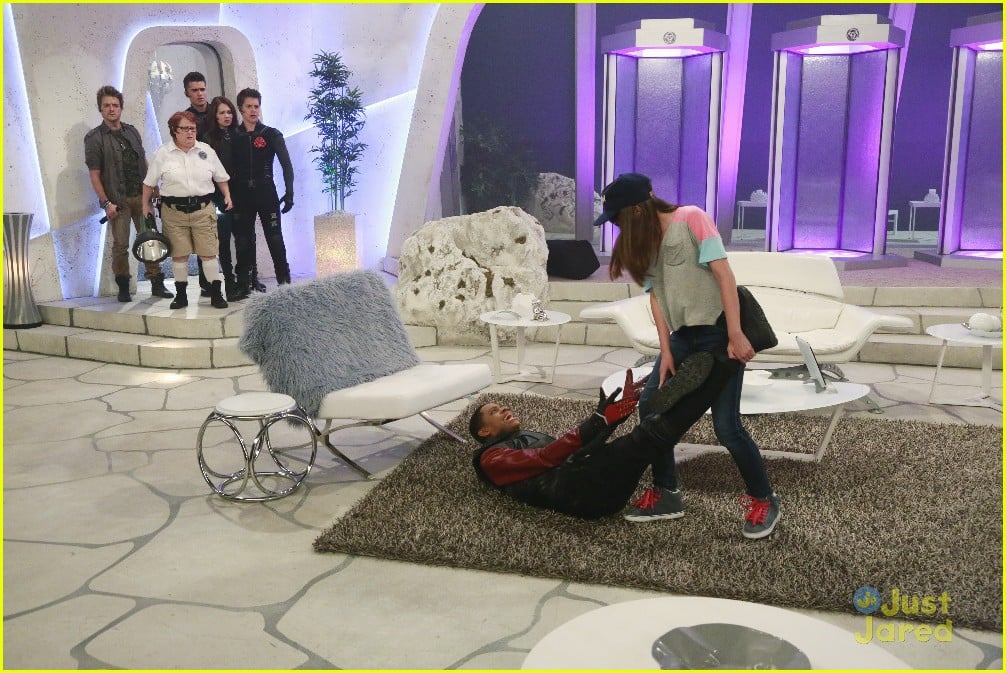 Is The Bionic Island Under Threat on 'Lab Rats'? Photo 794462 Photo