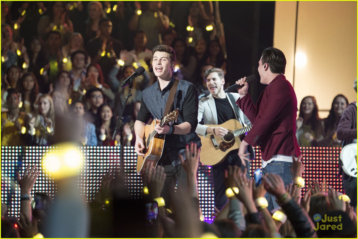 Full Sized Photo of shawn mendes nick jonas performance pics rdmas 03 Shawn Mendes & Nick