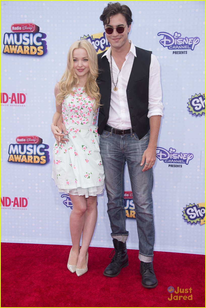 Dove Cameron & Sofia Carson 'Descend' To The Radio Disney Music Awards ...