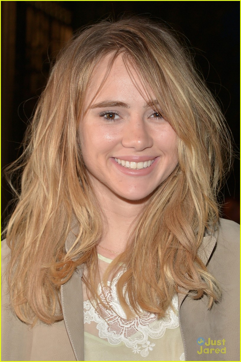 Suki Waterhouse & Dylan Penn Look Super Chic for Burberry Fashion Show