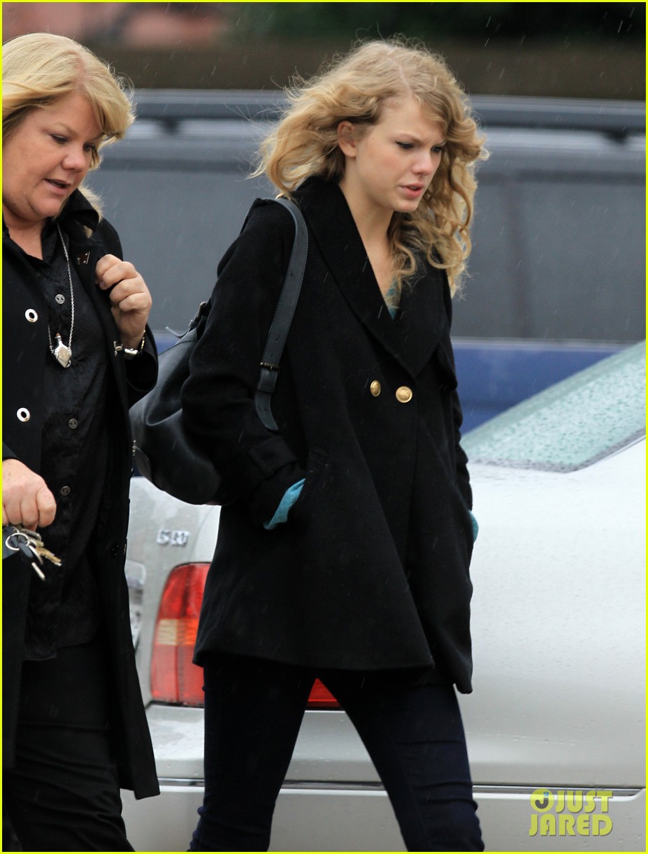 Full Sized Photo Of Taylor Swifts Mother Andrea Diagnosed With Cancer Taylor Swift Reveals