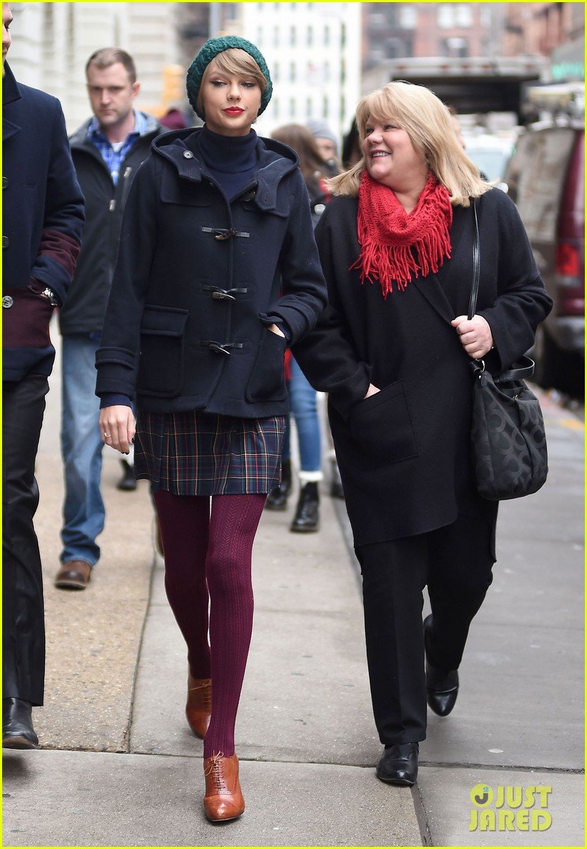 Full Sized Photo Of Taylor Swifts Mother Andrea Diagnosed With Cancer Taylor Swift Reveals