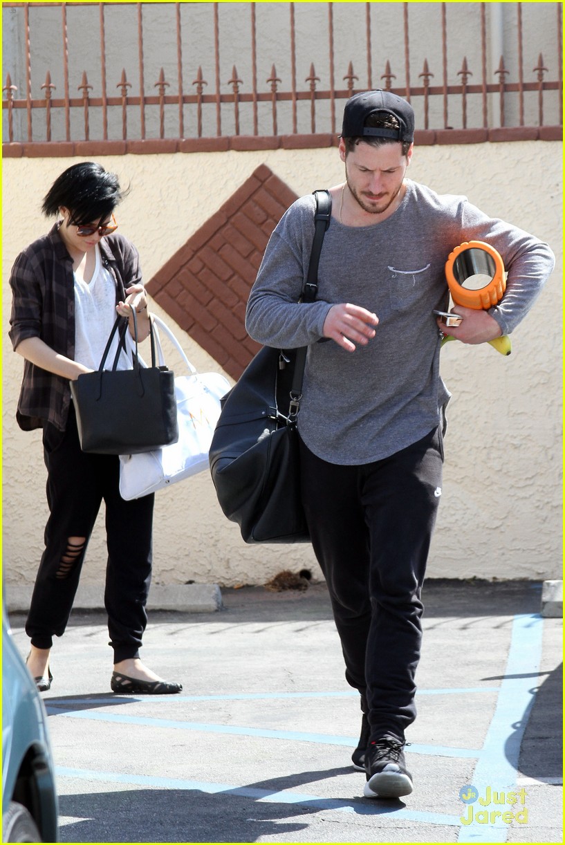 Val Chmerkovskiy Goes Shirtless After Dwts Practice With Rumer Willis