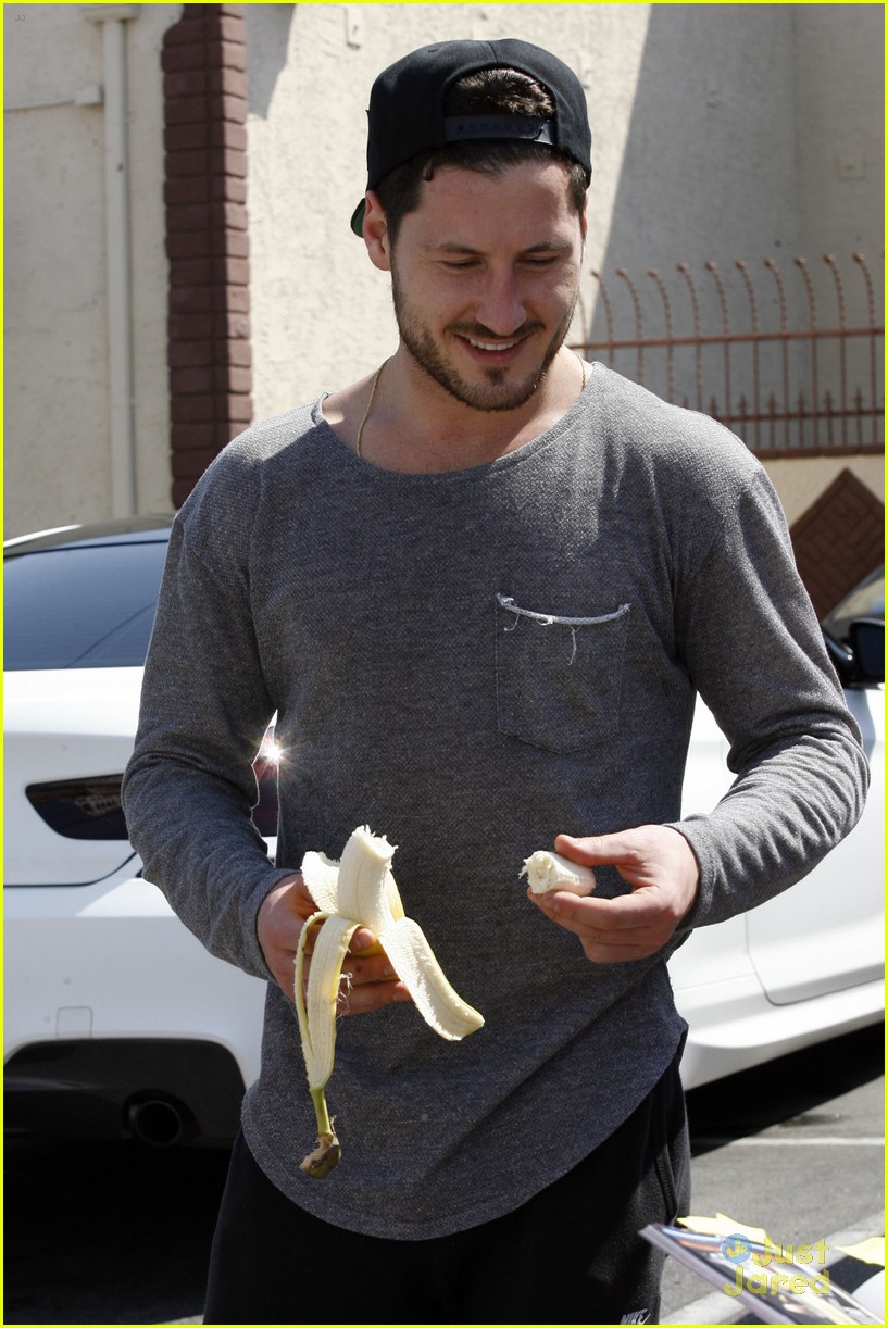 Val Chmerkovskiy Goes Shirtless After Dwts Practice With Rumer Willis Photo 799396 Photo 4849