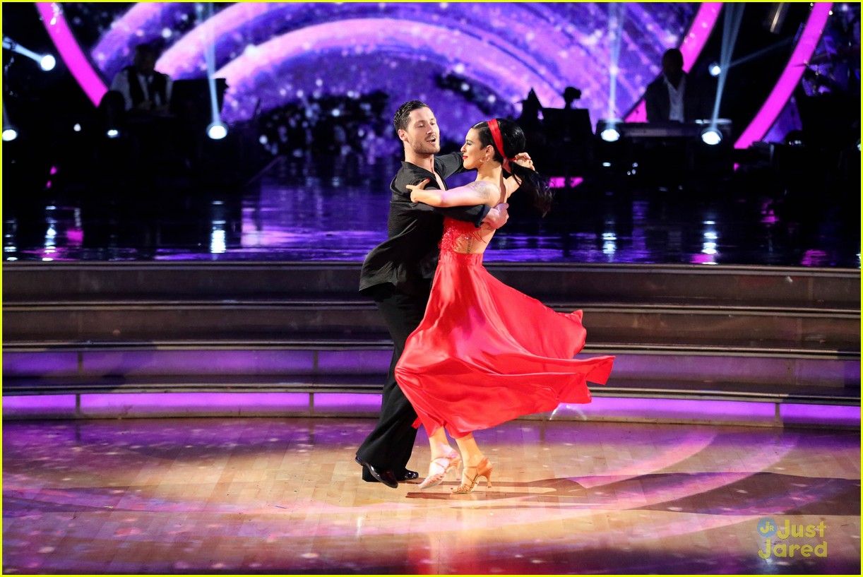 Rumer Willis & Val Chmerkovskiy Take on 60s Jive on 'DWTS' Photo