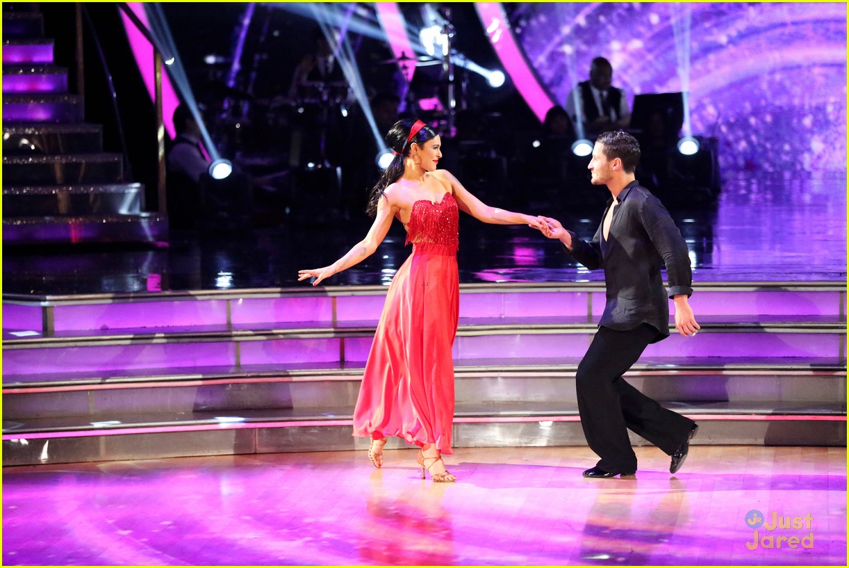 Rumer Willis & Val Chmerkovskiy Take on 60s Jive on 'DWTS' Photo