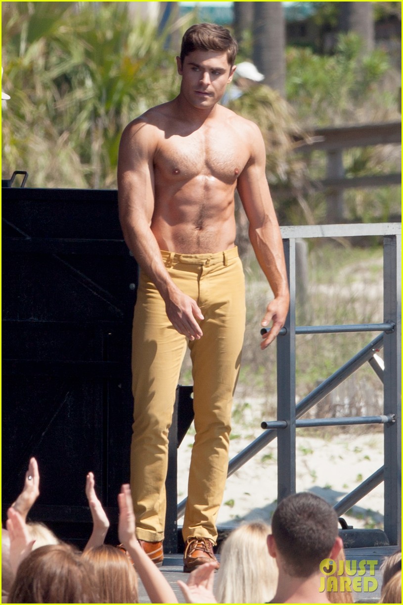 Zac Efron And His Co Star Robert De Niro Show Their Shirtless Bodies Photo 807098 Photo 4299