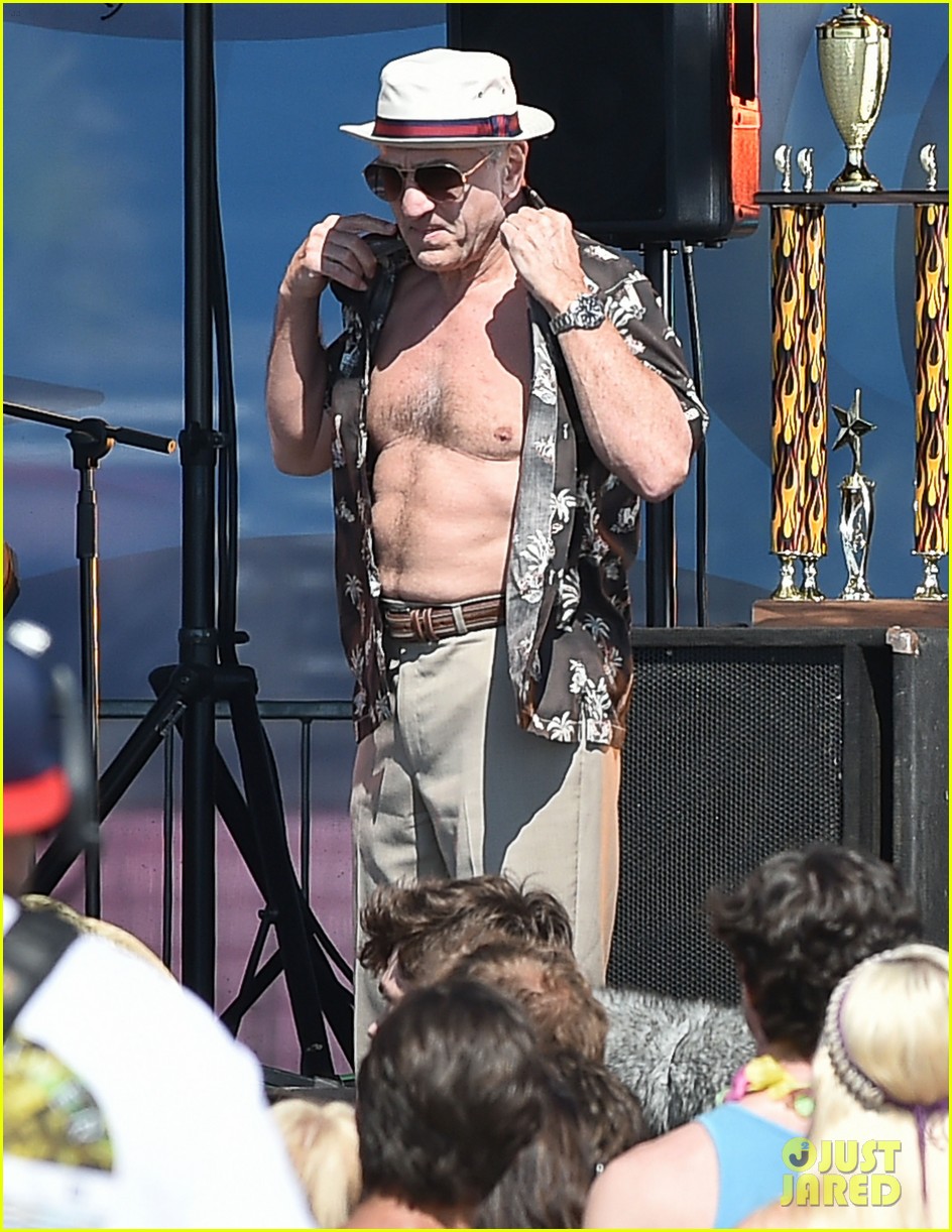 Zac Efron And His Co Star Robert De Niro Show Their Shirtless Bodies Photo 807127 Photo 2635