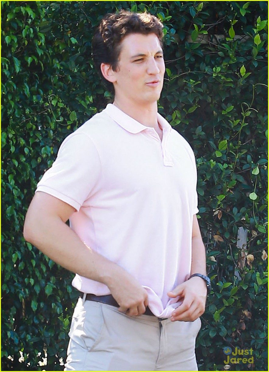 Full Sized Photo Of Miles Teller Shirtles Pic Abs 02 Miles Teller Shows Off His Hot Shirtless 