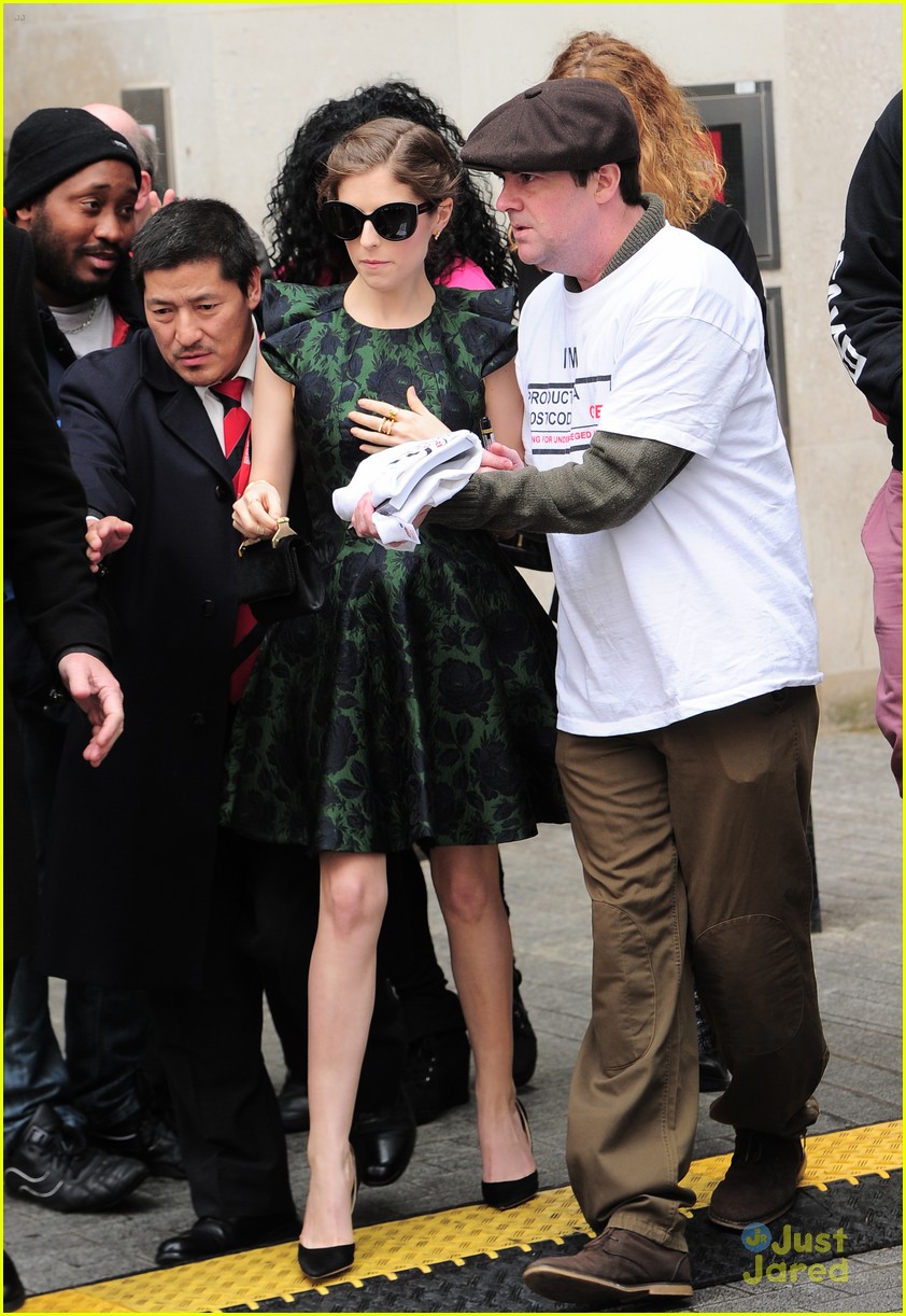 Full Sized Photo of anna kendrick green dress bbc radio visit 01 | Anna