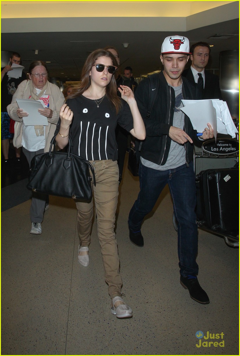 Full Sized Photo of anna kendrick hailee steinfeld brittany snow pp2
