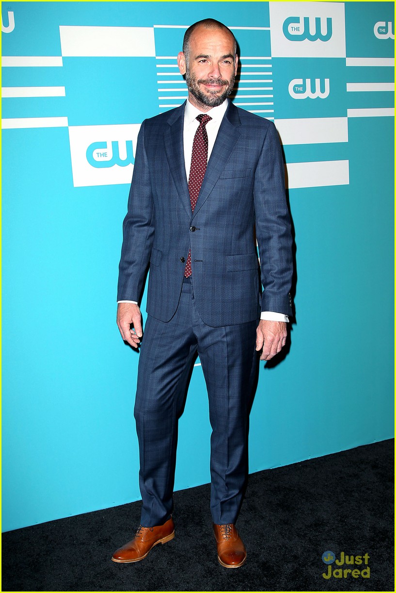 Stephen Amell & Emily Bett Rickards Hit The Cw Upfronts With 'arrow 