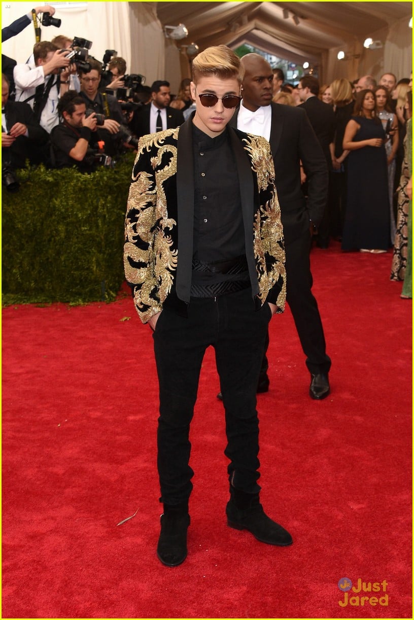 Justin Bieber Looks Golden at Met Gala 2015 Photo 808544 Photo