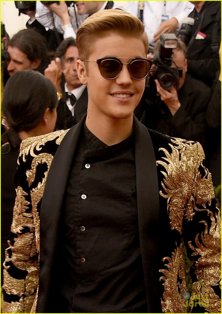 Justin Bieber Looks Golden at Met Gala 2015 Photo 808545 Photo
