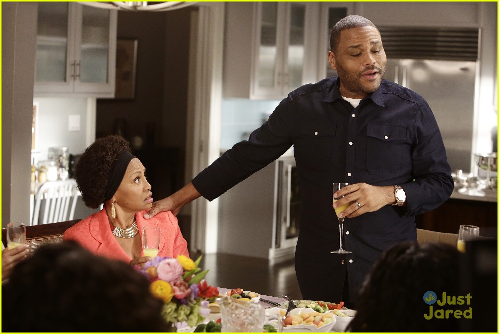 Full Sized Photo of raven symone guests blackish stills 08 | Raven ...