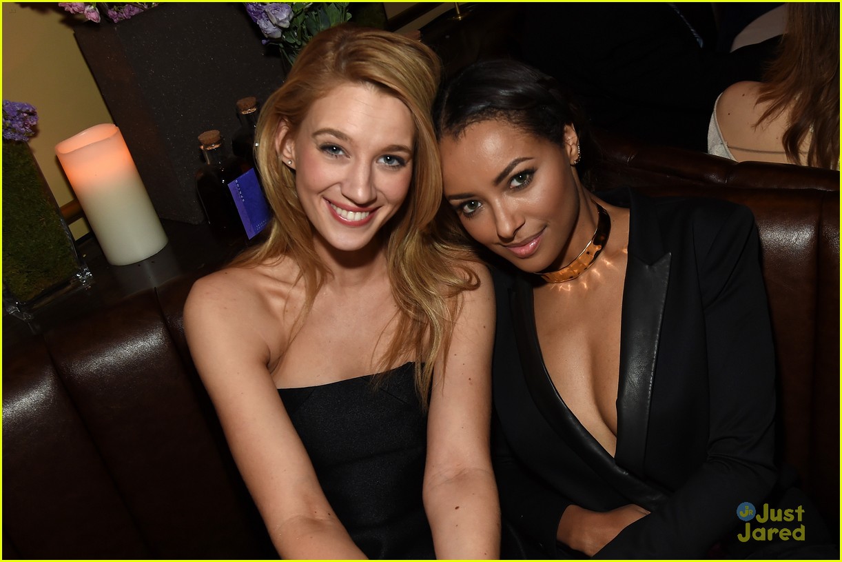 Black And White Canary Reunite Katie Cassidy And Caity Lotz Party It Up With Cw At Upfront Party 2828