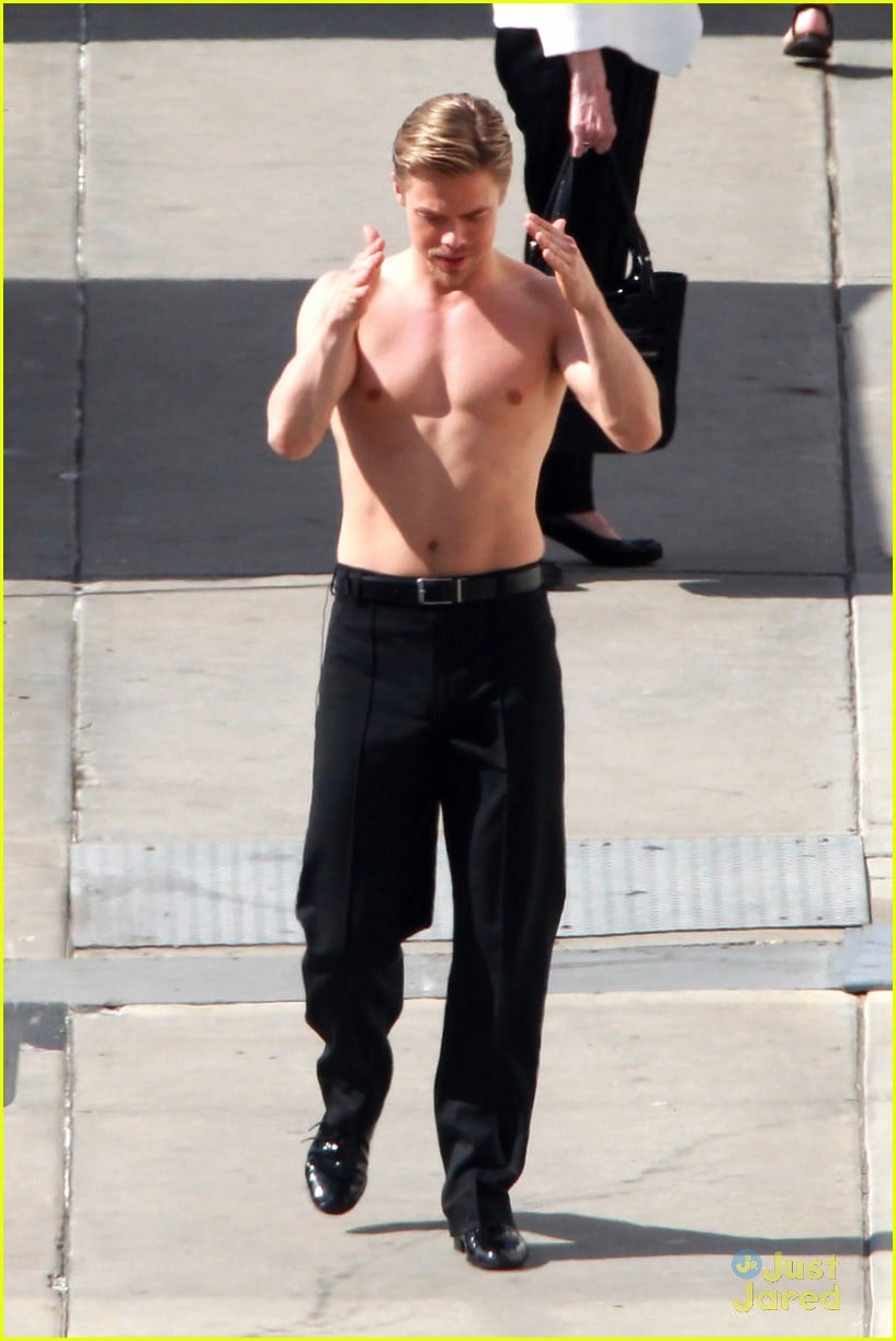 Derek Hough Goes Shirtless Gets Visit From Kate Hudson Photo 811954 Photo Gallery Just 