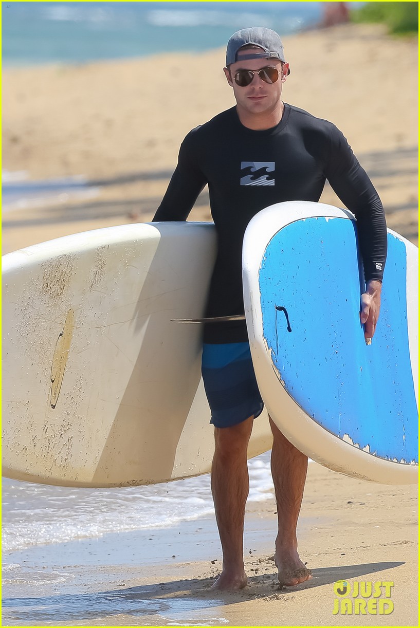 Zac Efron Is Wetsuit Ready for His Hawaii Beach Day | Photo 817600 ...