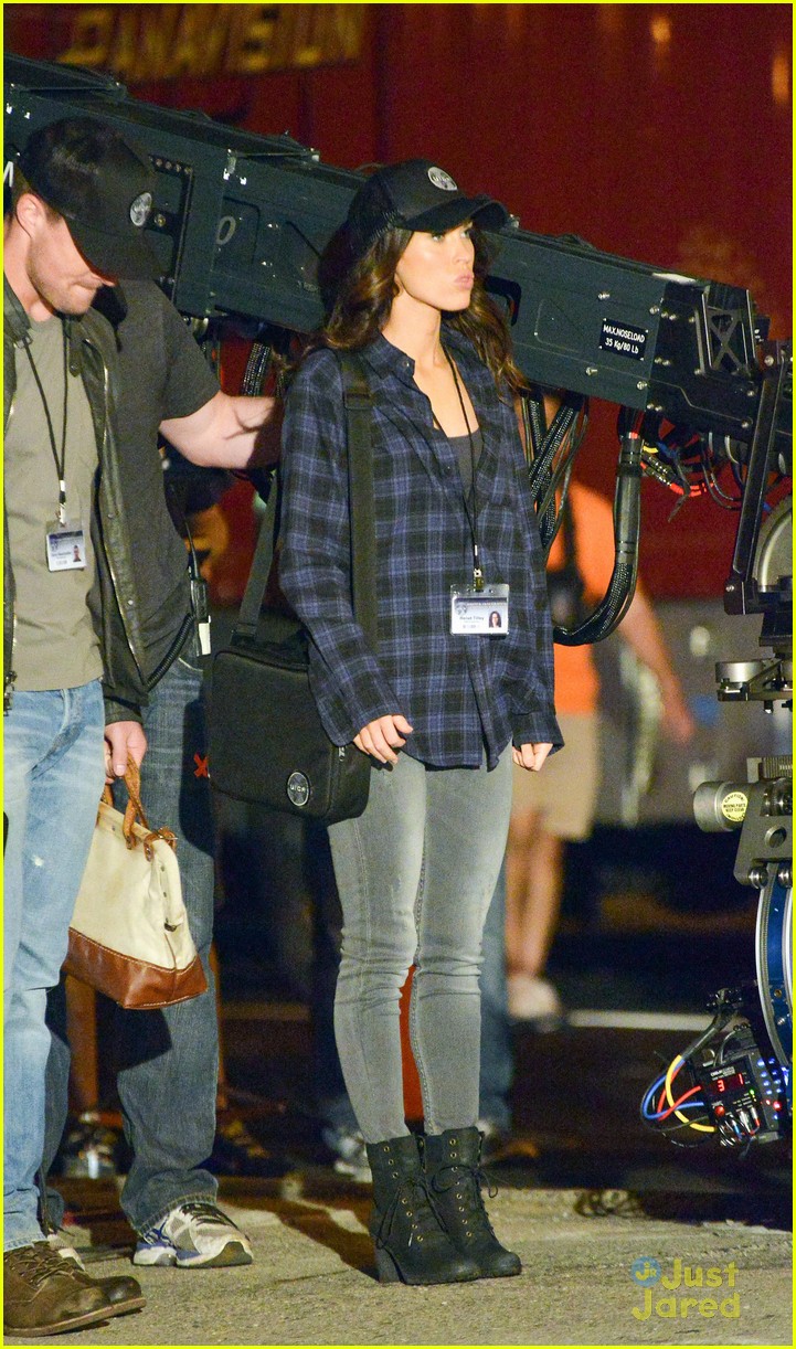 Stephen Amell And Megan Fox Rock Caps For Tmnt 2 Shoot Photo 819720 Photo Gallery Just 